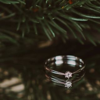 ✨️V každé ze svíček můžeš objevit nejen nádherný vkusný šperk, ale i zlatý šperk s briliantem. 💍 ✨️Briliant je ukryt ve...