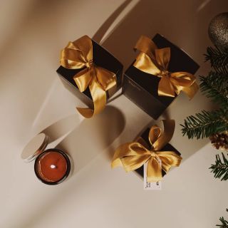 Dárkové balení každé svíčky oslní každého z obdarovaných.✨️Pečlivě vázaná mašle vytváří z dárků nádherný skvost. Na...